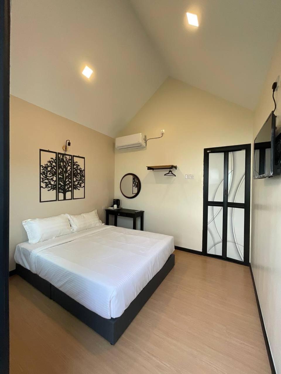 The Sky Inn Kuantan Exterior photo